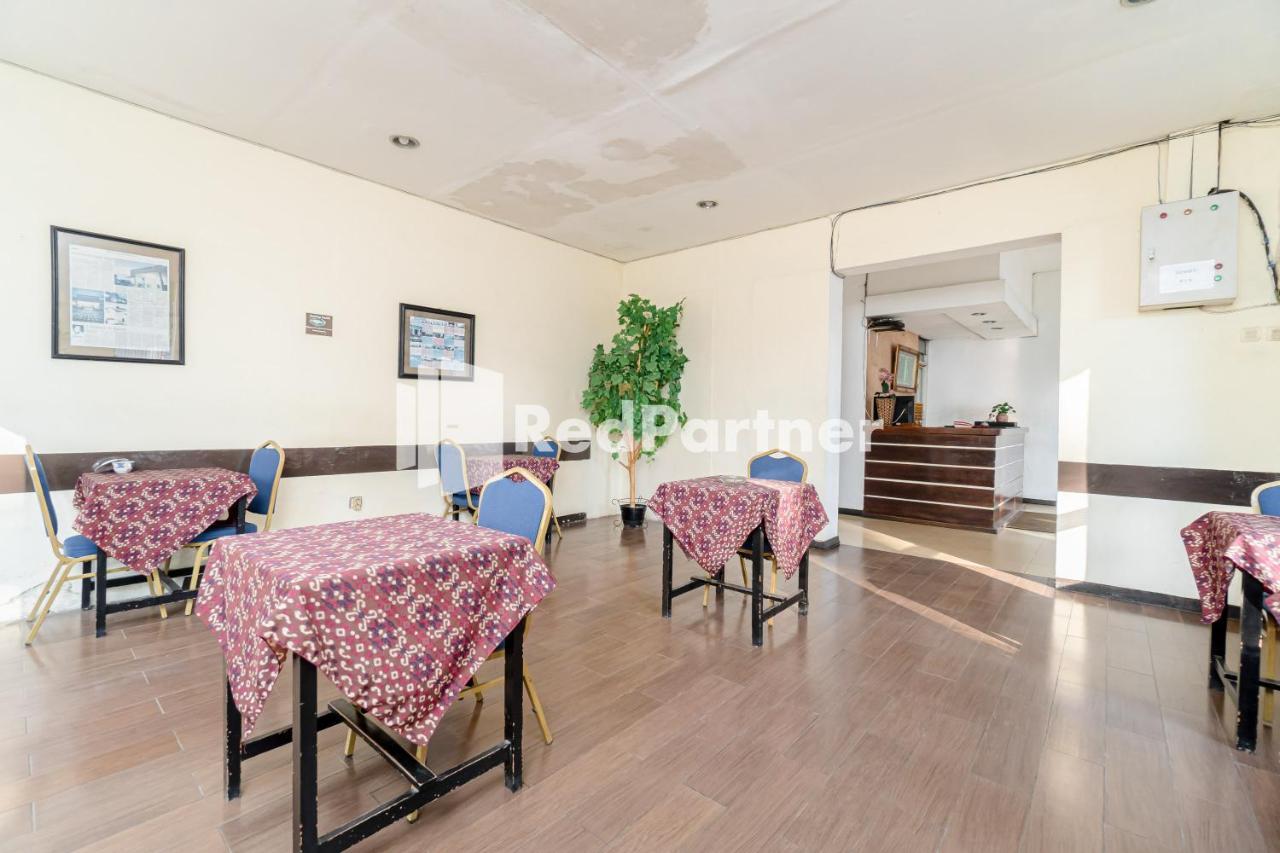 Cherry Pink Hotel Medan Mitra Reddoorz Экстерьер фото