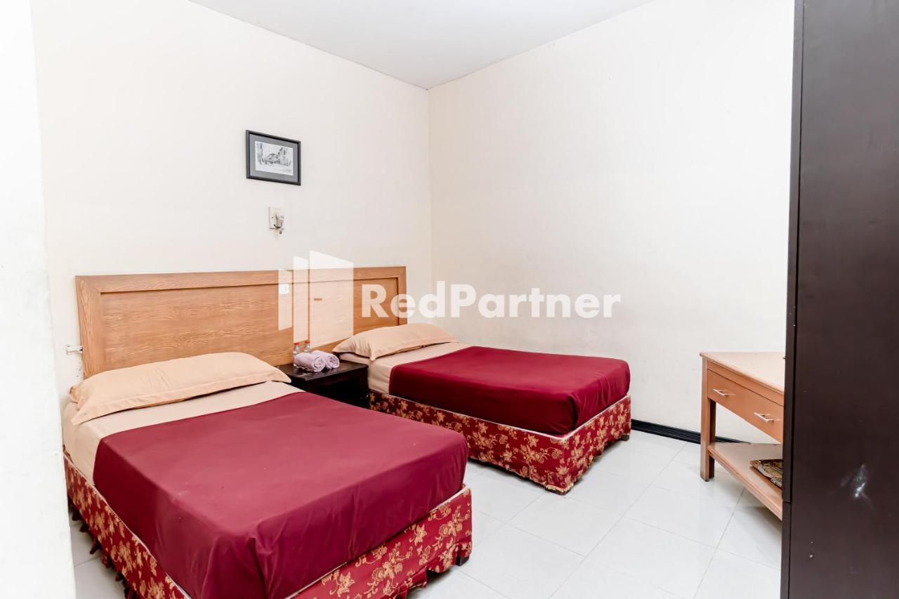 Cherry Pink Hotel Medan Mitra Reddoorz Экстерьер фото