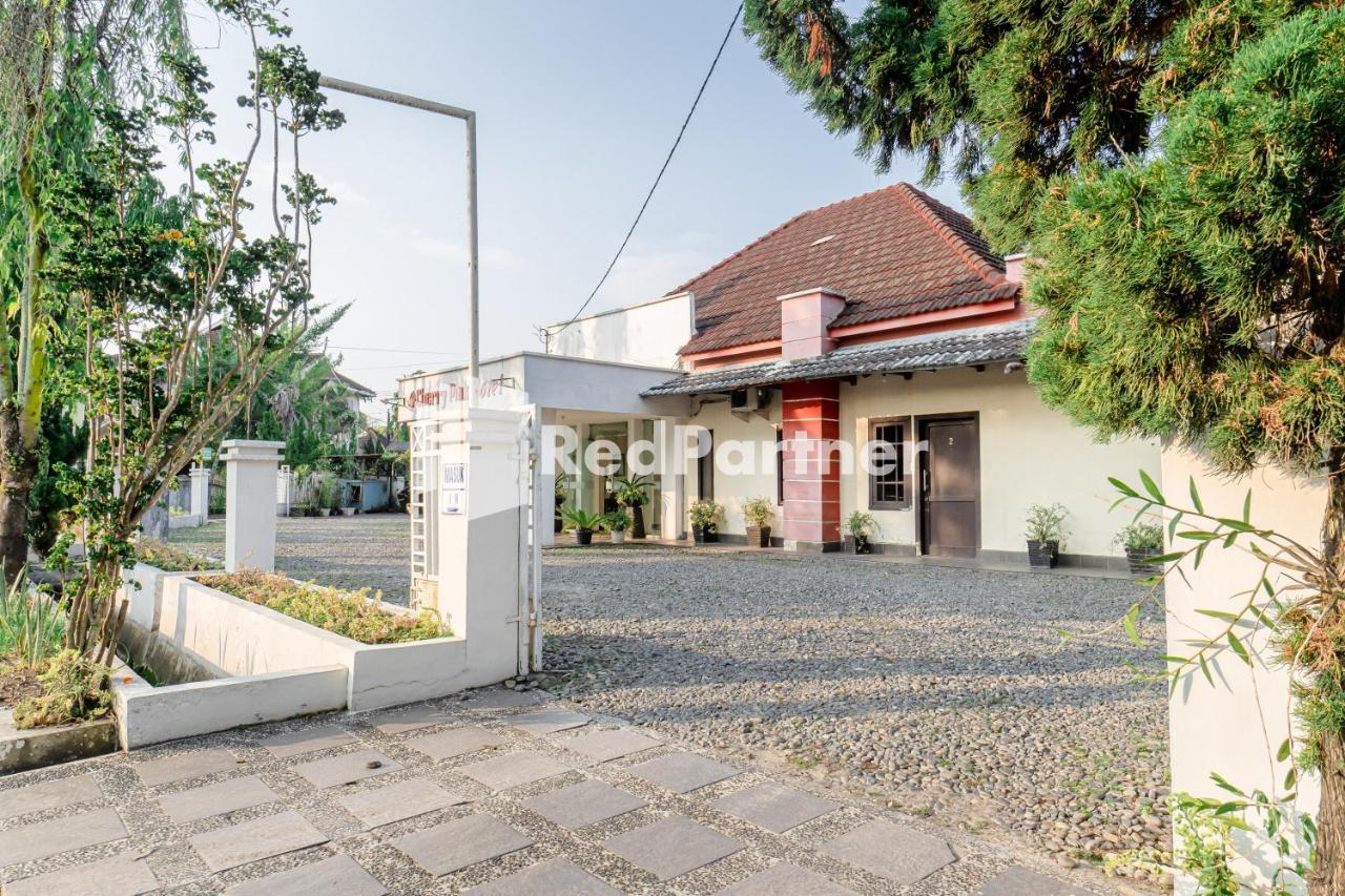 Cherry Pink Hotel Medan Mitra Reddoorz Экстерьер фото