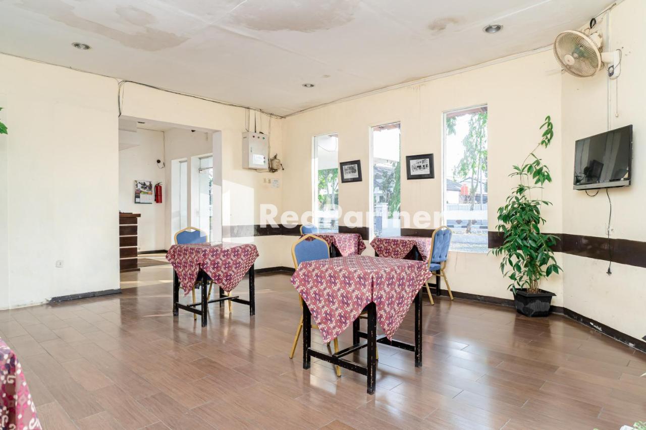 Cherry Pink Hotel Medan Mitra Reddoorz Экстерьер фото