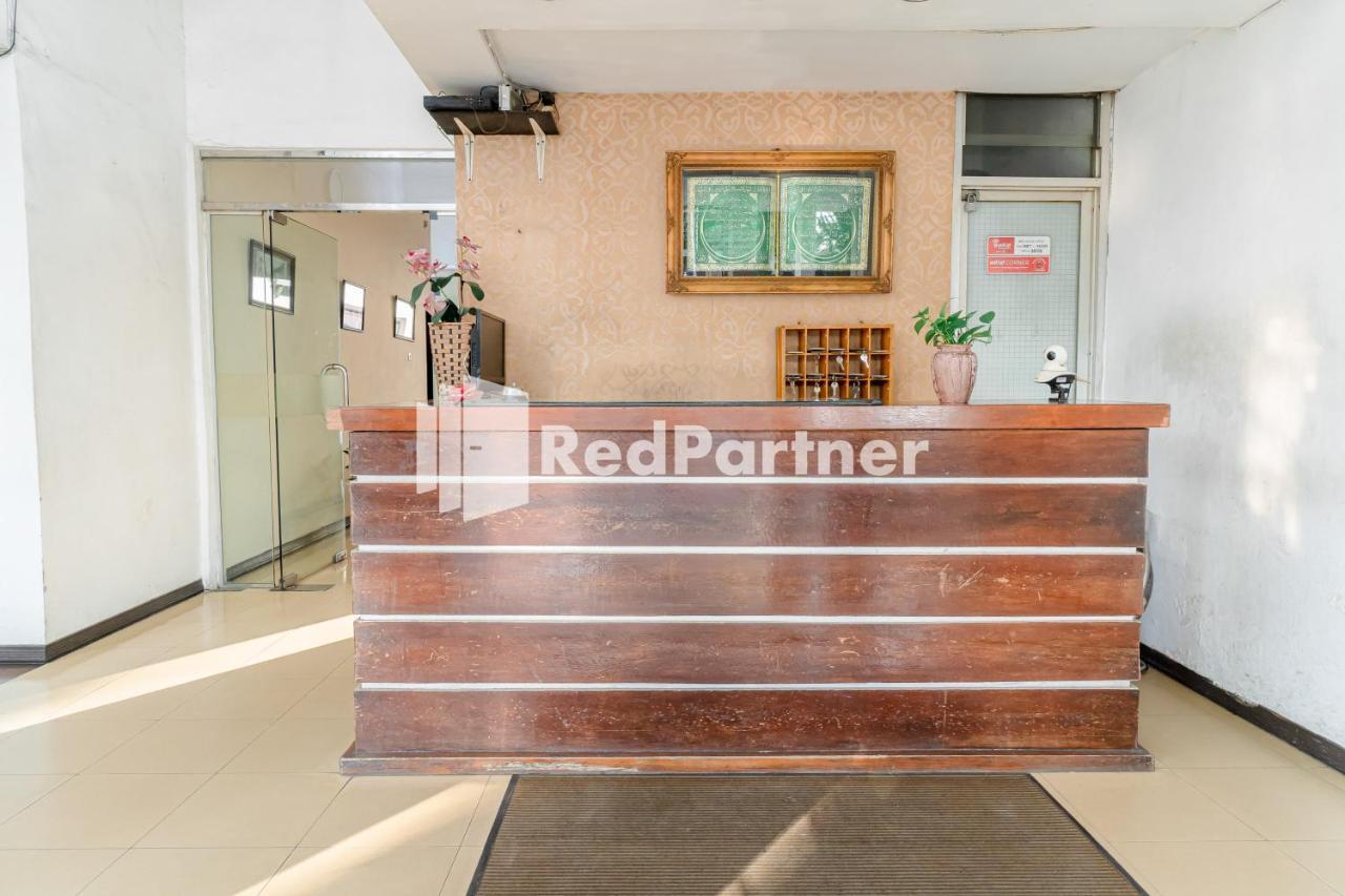 Cherry Pink Hotel Medan Mitra Reddoorz Экстерьер фото